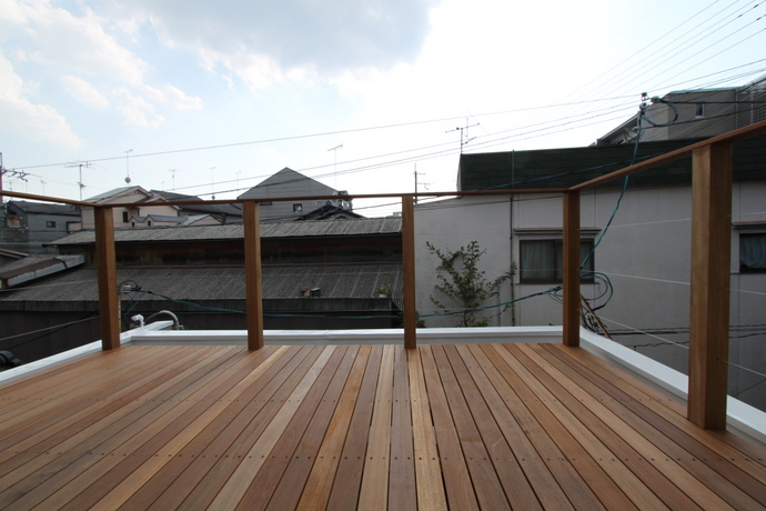 京都市左京区吉田  たくさんの人が集う、外にも中にも開いた家