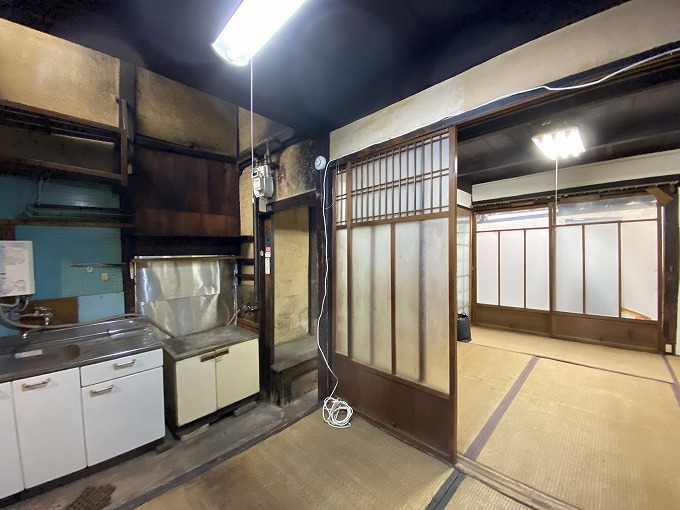 京都の中心街の京町家　POPな隠し味が残る未改修物件