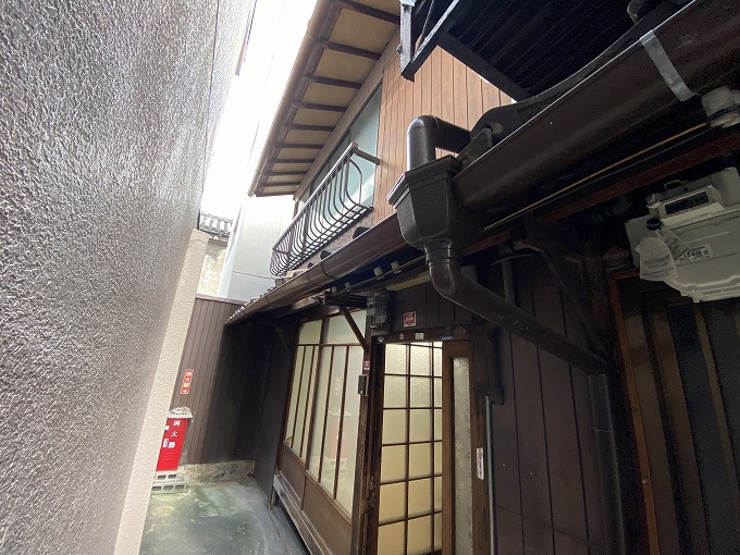 京都の中心街の京町家　POPな隠し味が残る未改修物件